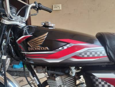 HONDA 125 BLACK FIRST OWNER