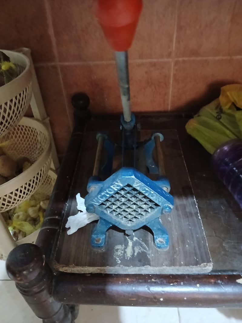 چپس بنانے کی مشین کمرشل کے لیے ٹھیلے والا یا دکاندار کوئی بھی لینا چاہ 1