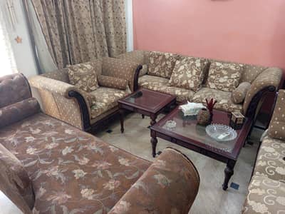 fine quality sofa set ( almost new)