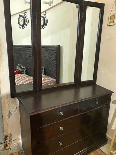 Dressing table