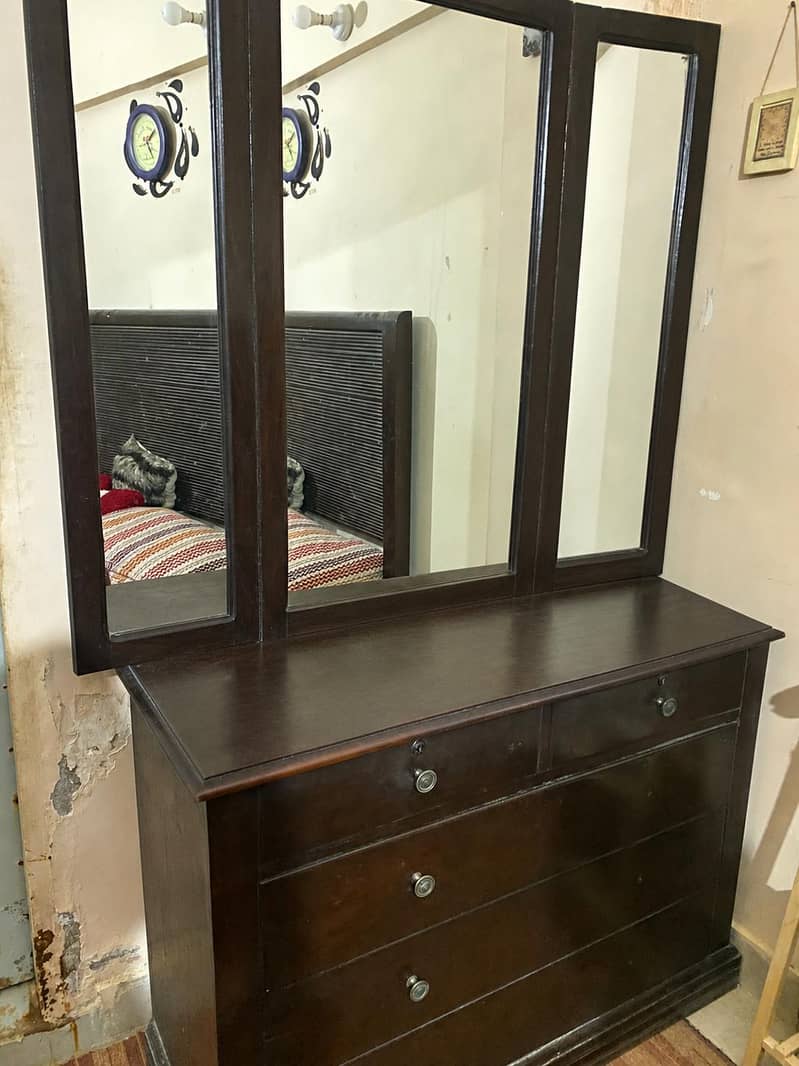 Dressing table 0