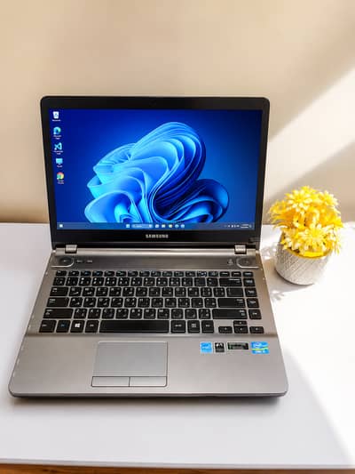 Samsung laptop i5 - 8gb ram 128gb SSD