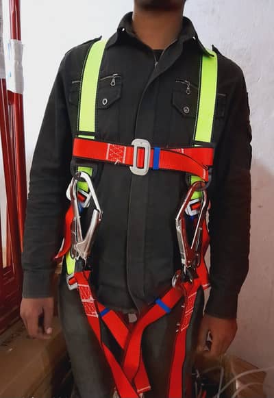 Fire Extinguishers/Safety Jacket/Safety Helmet/Safety Shoes/Road Safet