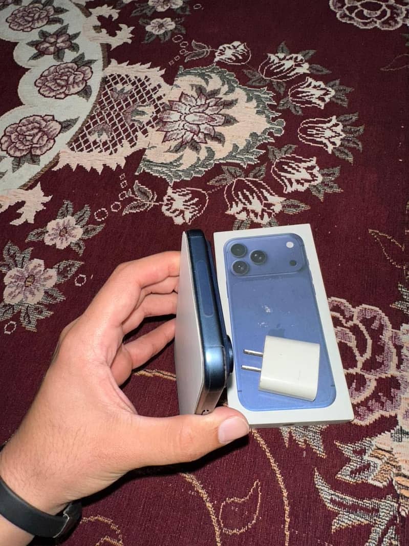 iPhone 17 pro max 4
