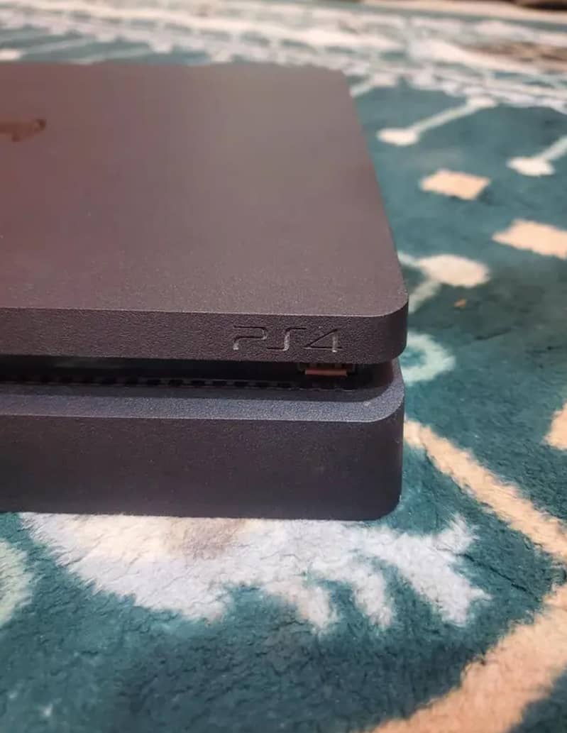 PS4 SLIM 1