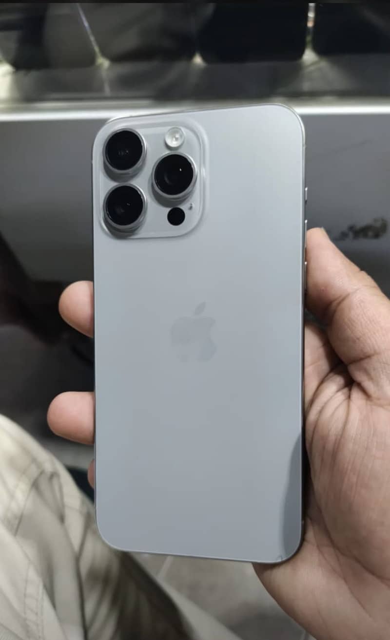 iPhone 15 Pro Max 0