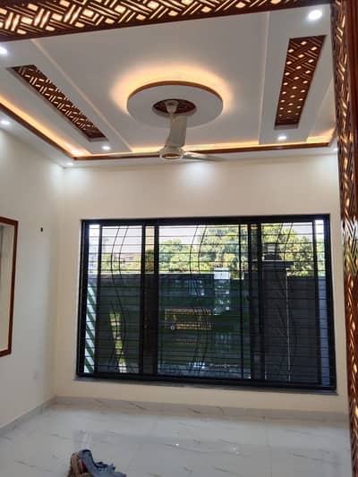 10 Marla 1st Floor Available For Rent In Dream Gardens Lahore Ph 2