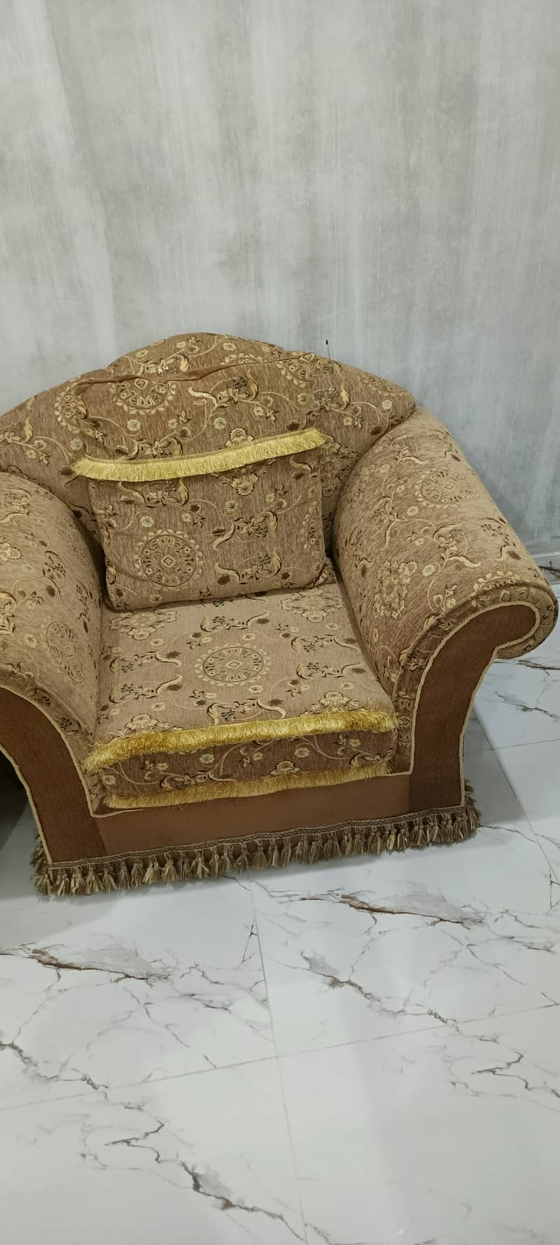 Sofa set 5 seater 4