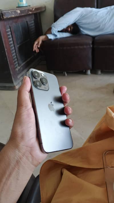 bilkul oky set hai 256gp jv set hai battery health 83