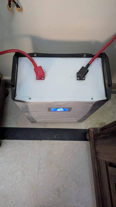12.8 Volt / 200Ah Lithium Battery 100% Efficiency
