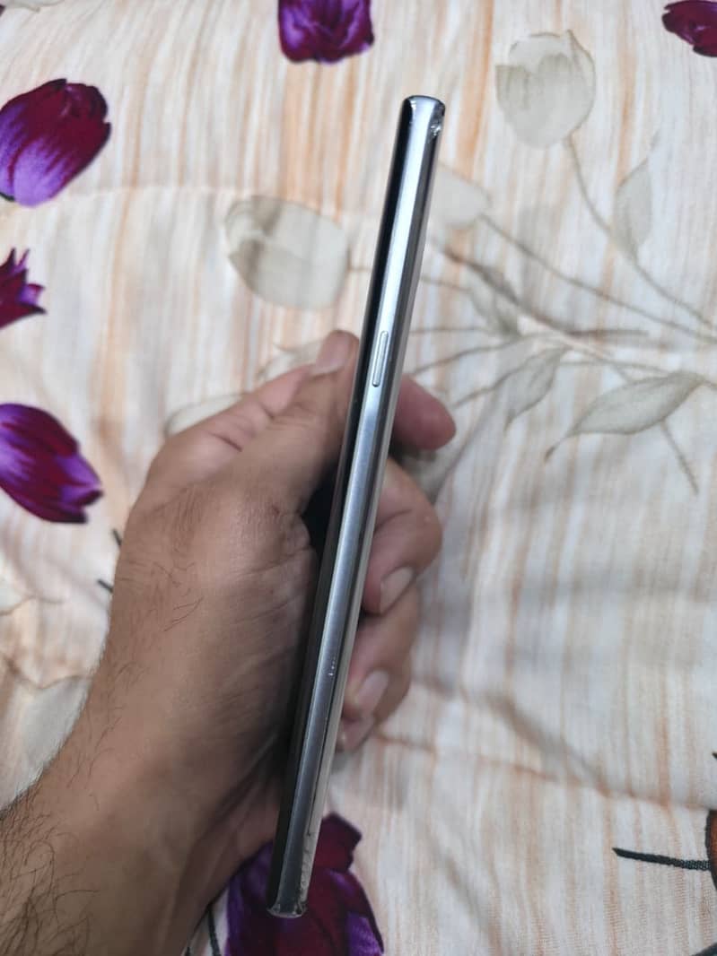 Samsung Mobile Note 9 6