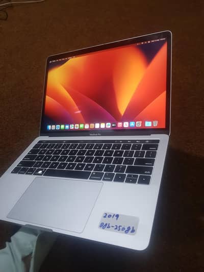 Macbook pro 2019 13 inch  8gb/256gb