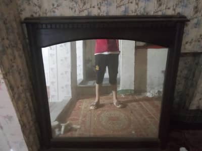 Strong & big size mirror available in reasonable price