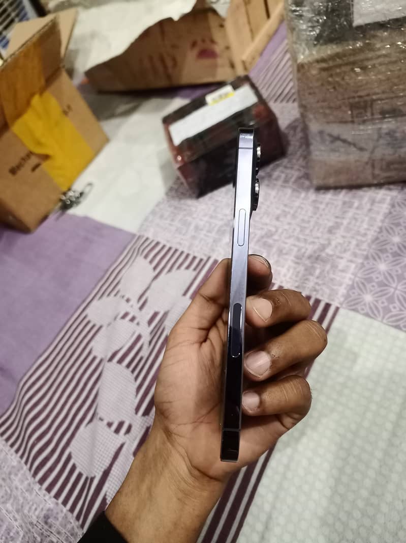 iPhone 14 Pro Max 2