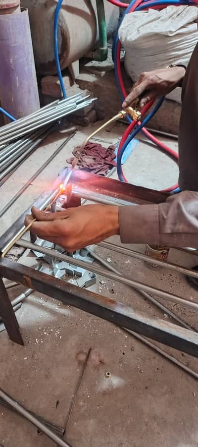 gas bati welding k lye larko ki zrort hn