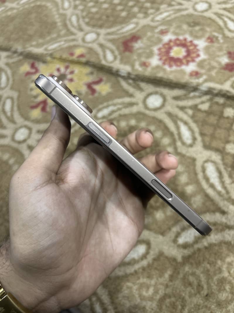 iPhone 16 Pro Max 3