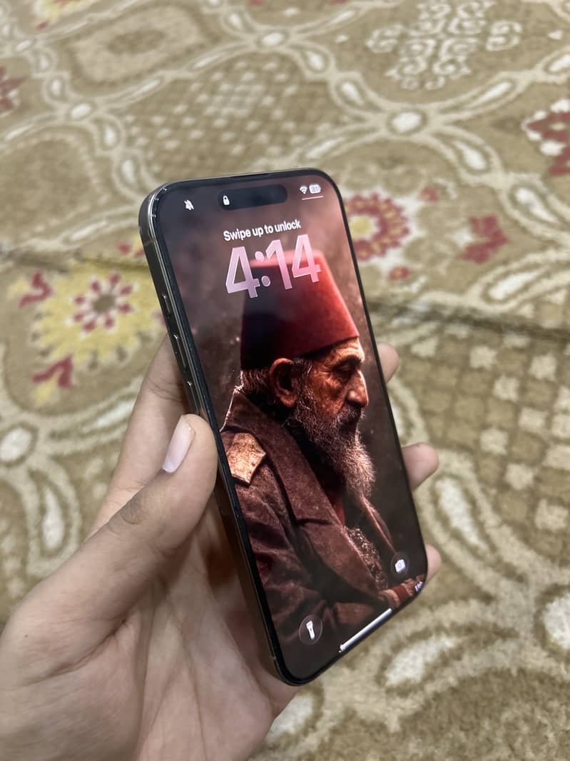 iPhone 16 Pro Max 5