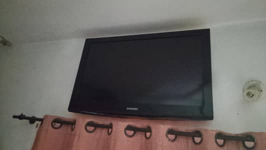 bhai pasy chaye is Lia sale kr rha hoo wesy LCD bahut achi hai