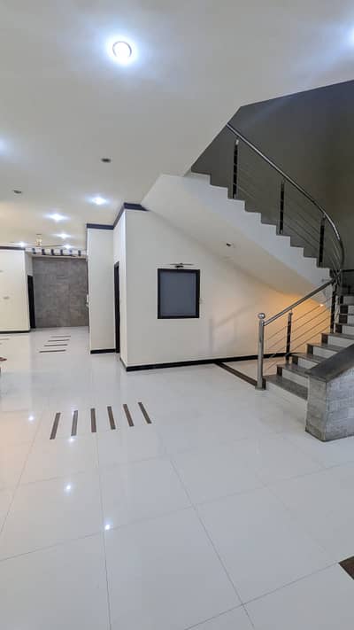 DEFENCE 500 YARDS BEAUTIFUL BUNGALOW FOR RENT LINE WATER