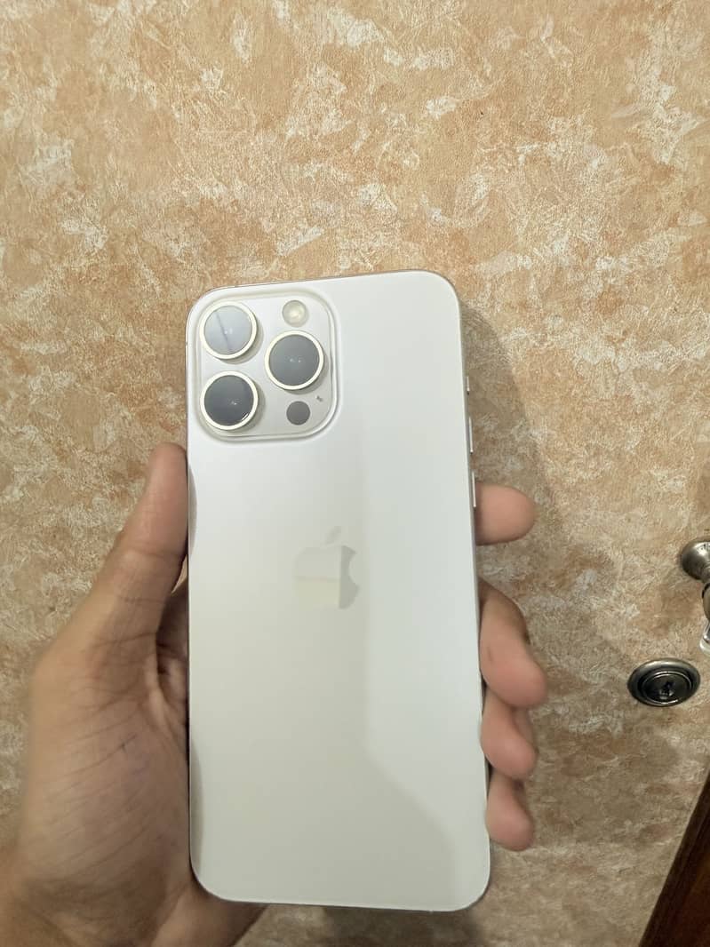 iPhone 15 pro max  silver 1