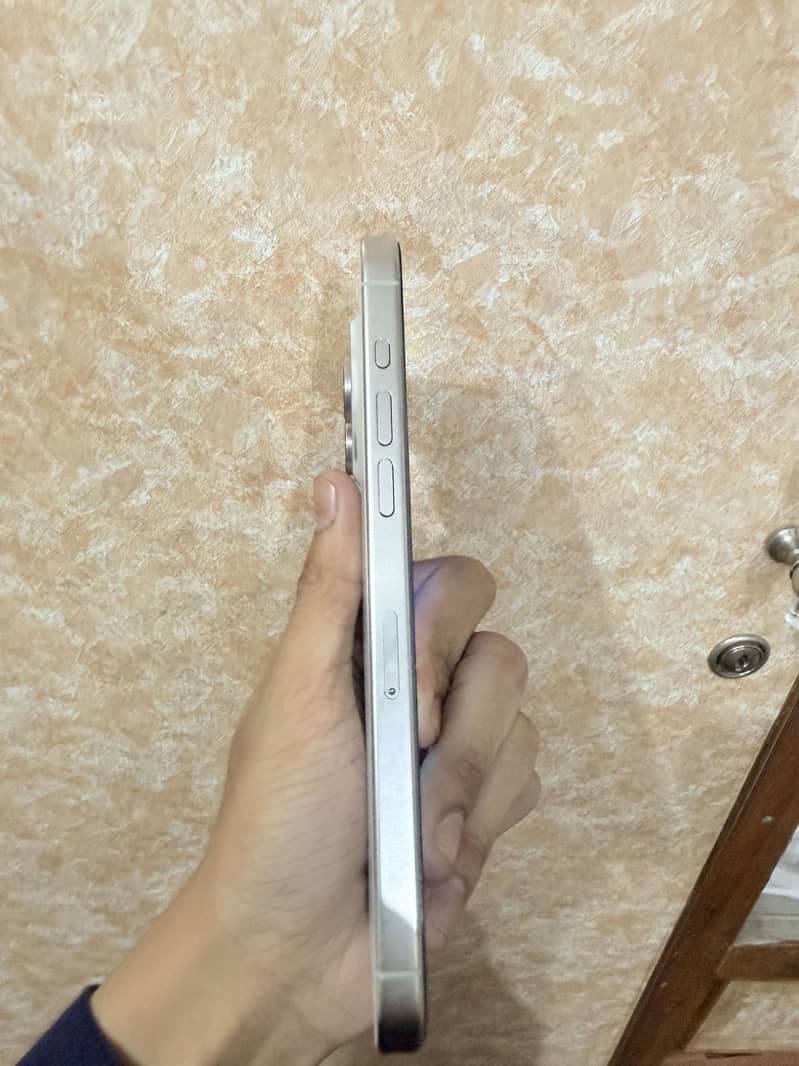 iPhone 15 pro max  silver 2