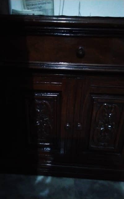chinutee bed . dressing and two side table