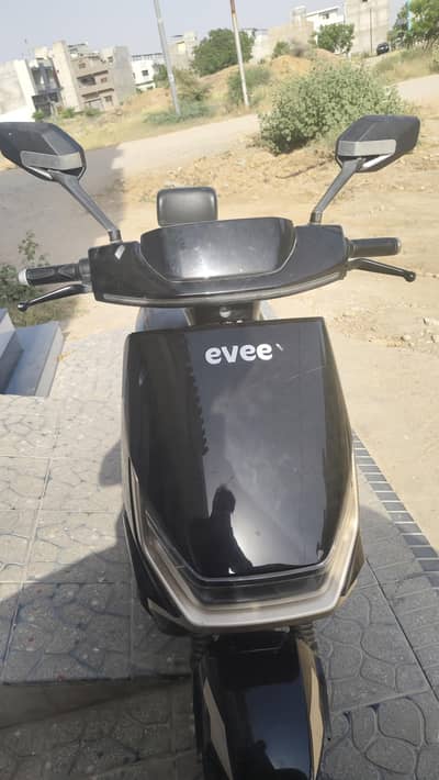 EVEE GEN Z BLACK COLOUR