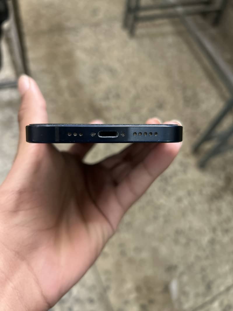 iPhone 12 3