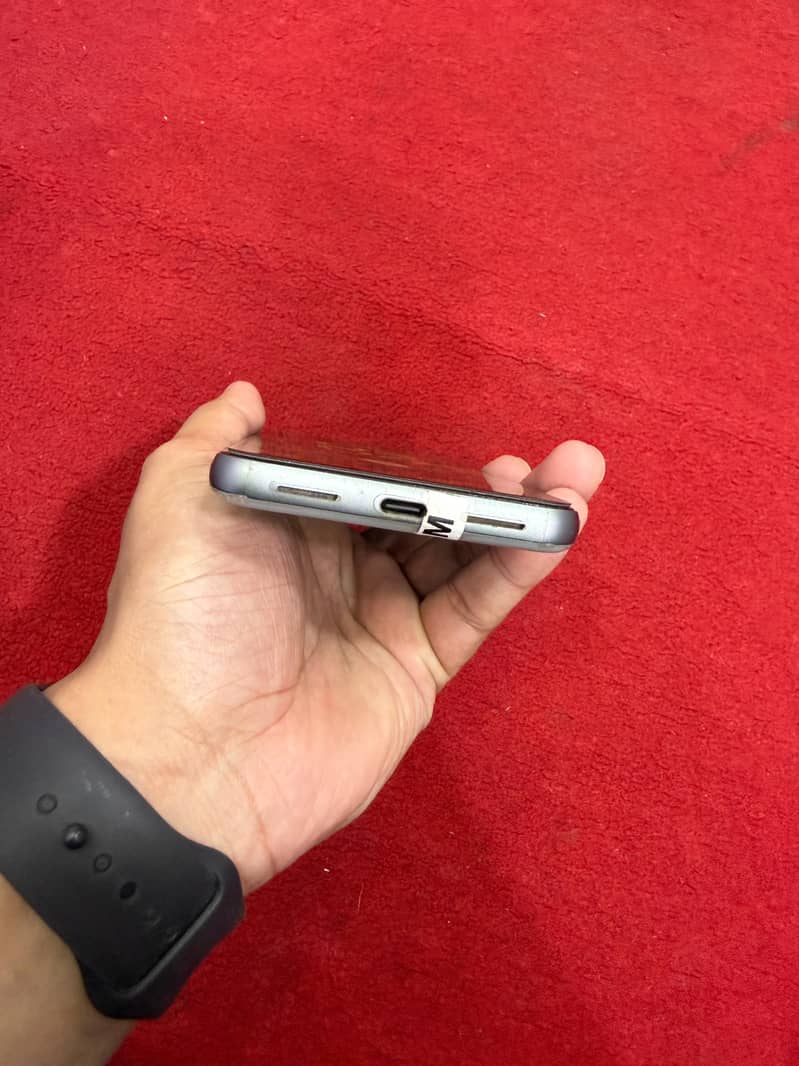 Google Pixel 8 4