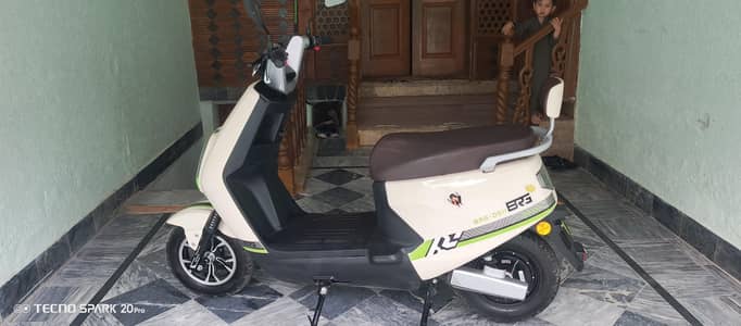 BRG DS 11 Electric Scooty urgent sale