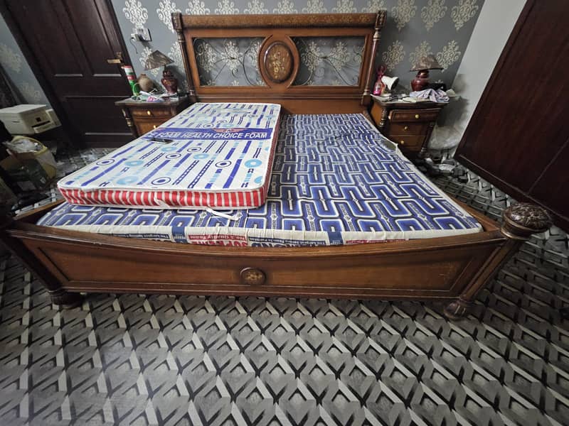 bed and dressing 0