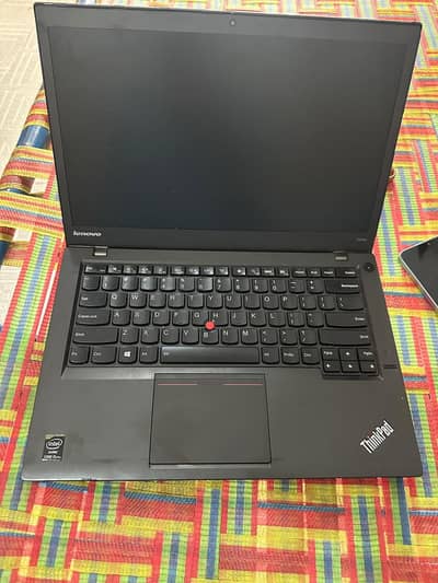lenovo thinkpad i5.5th gen. 8/256.