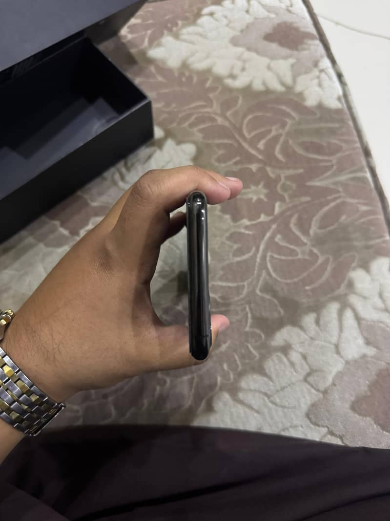 iPhone 11 Pro Max 1