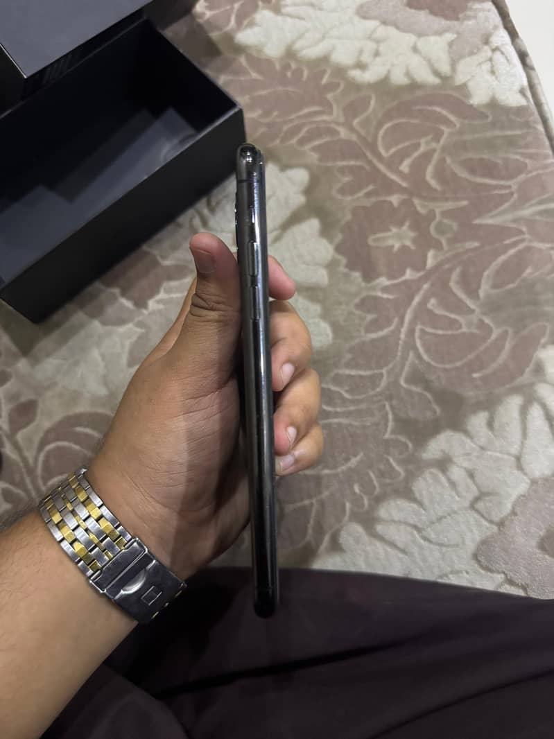 iPhone 11 Pro Max 4