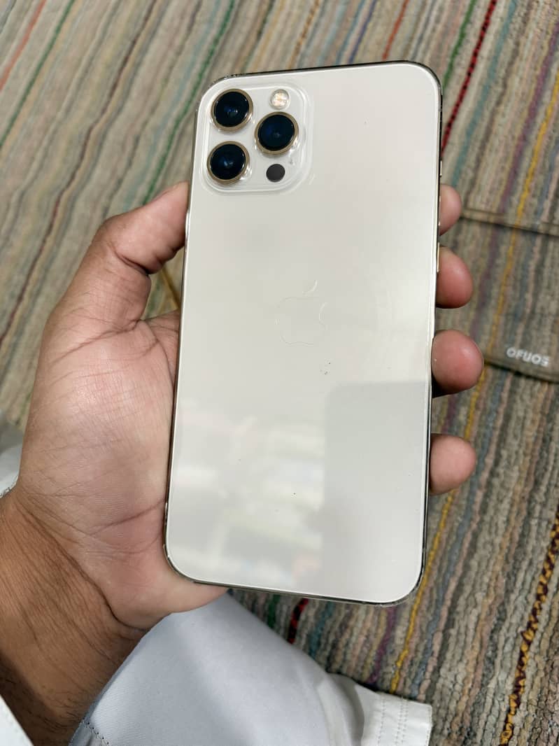 iPhone 12 Pro Max 4