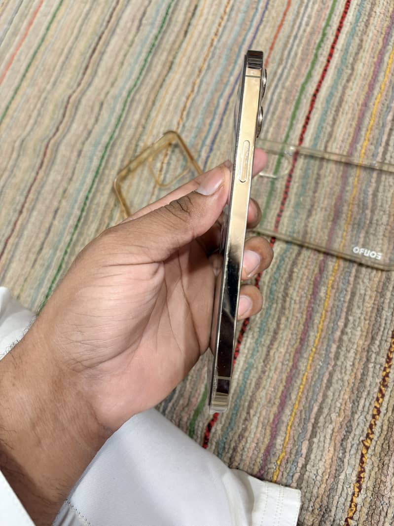 iPhone 12 Pro Max 8