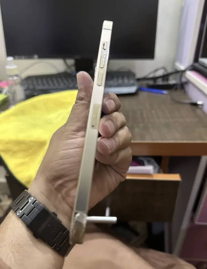 Iphone 12Pro max (Sim working) 4