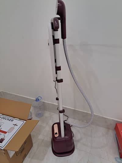 Black and Decker Iron Steamer / 2400 watt