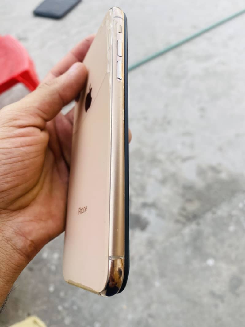 IPHONE XS 4