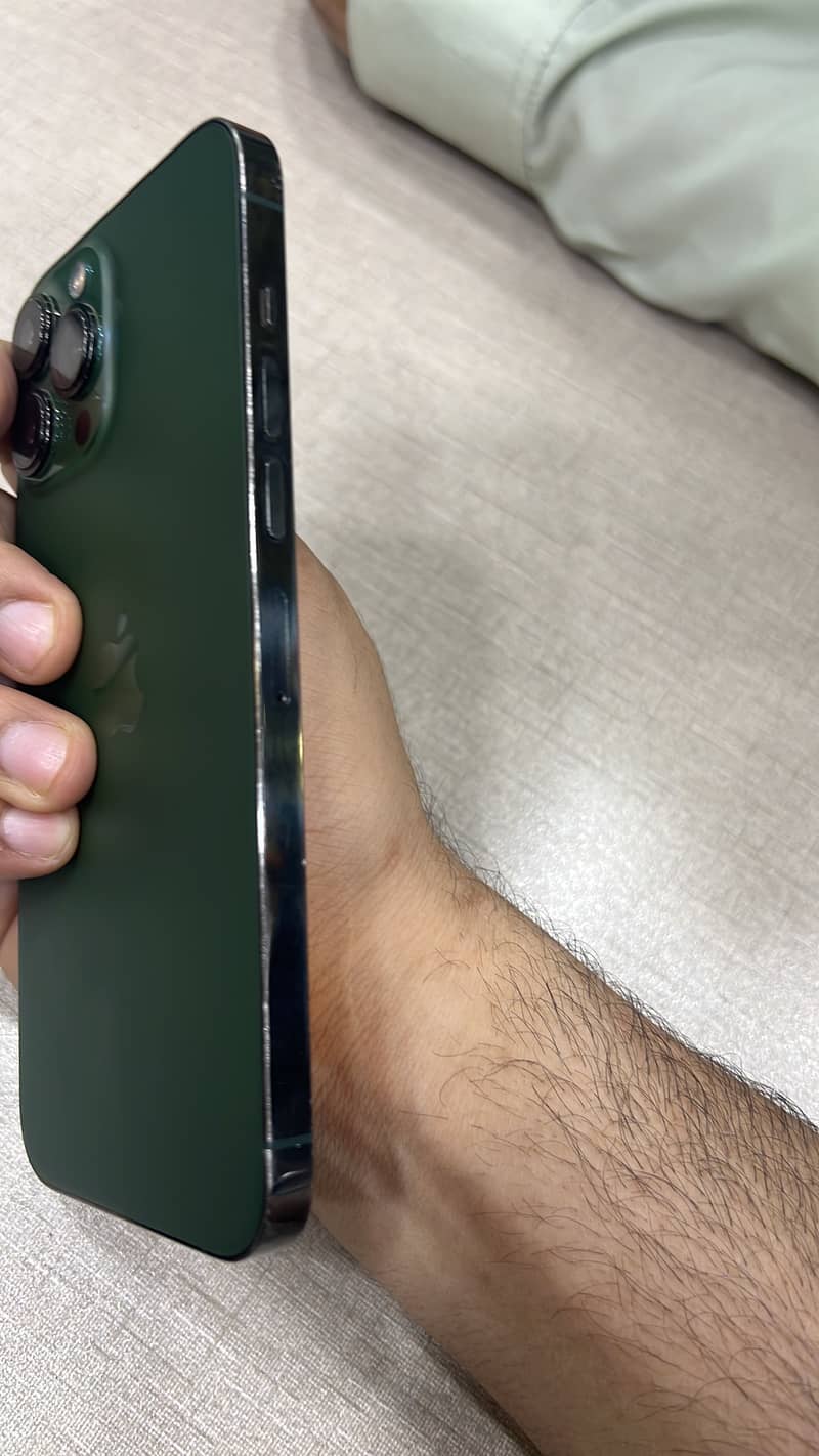 iPhone 13 Pro Max 1