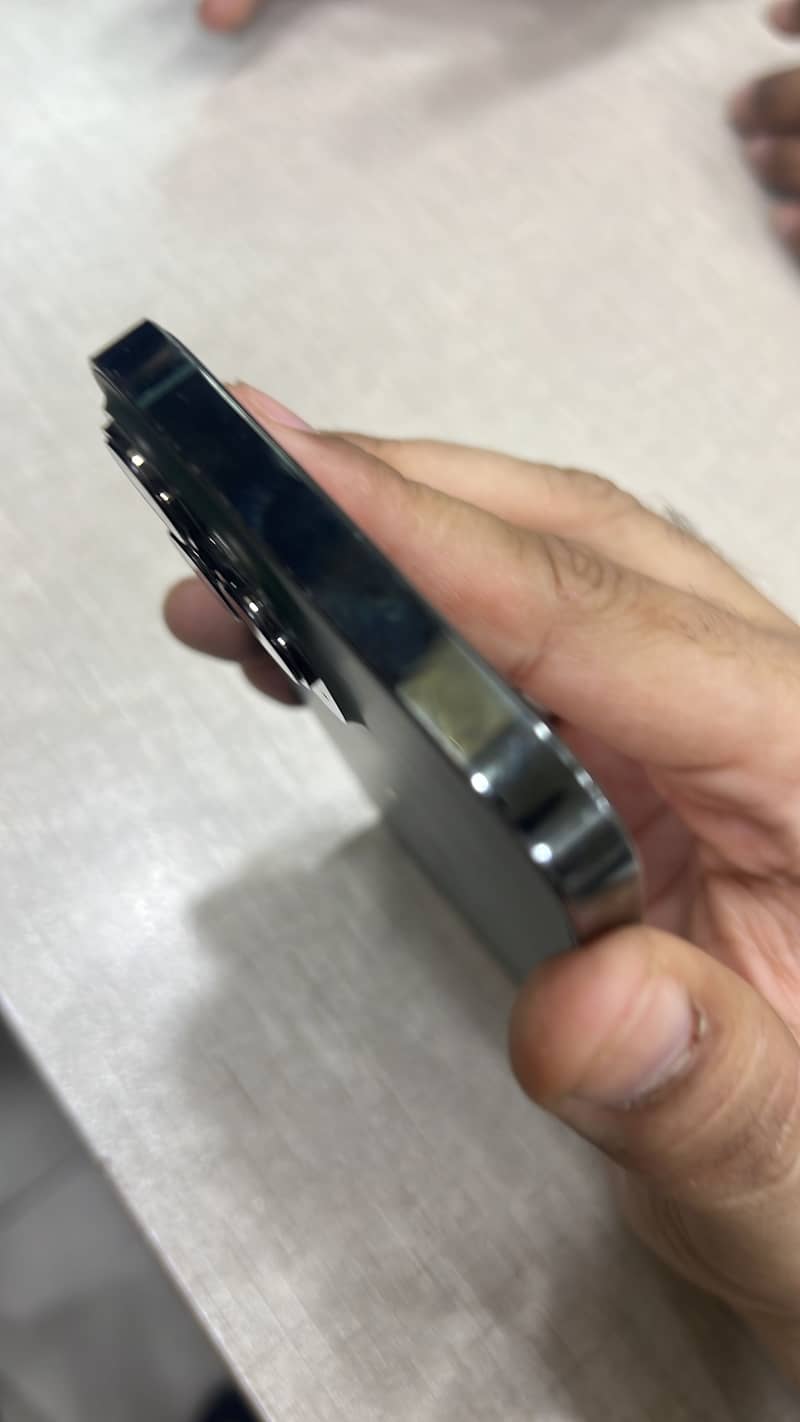 iPhone 13 Pro Max 4