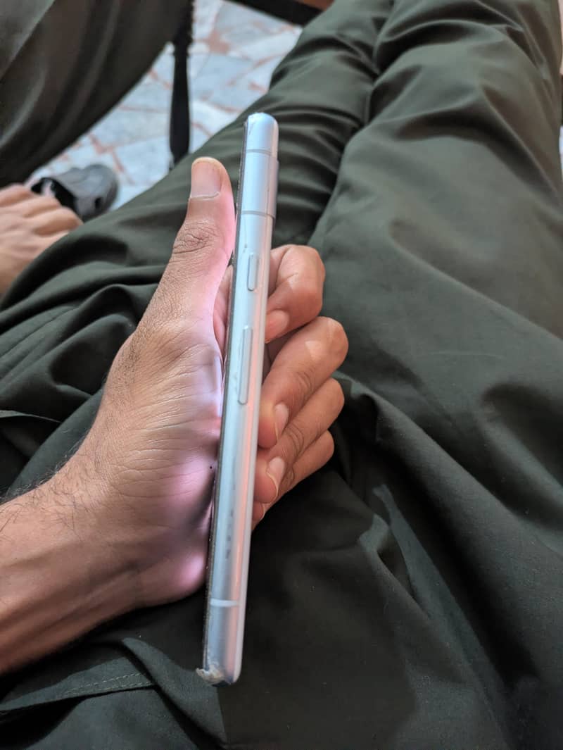 Google pixel 7a. 4