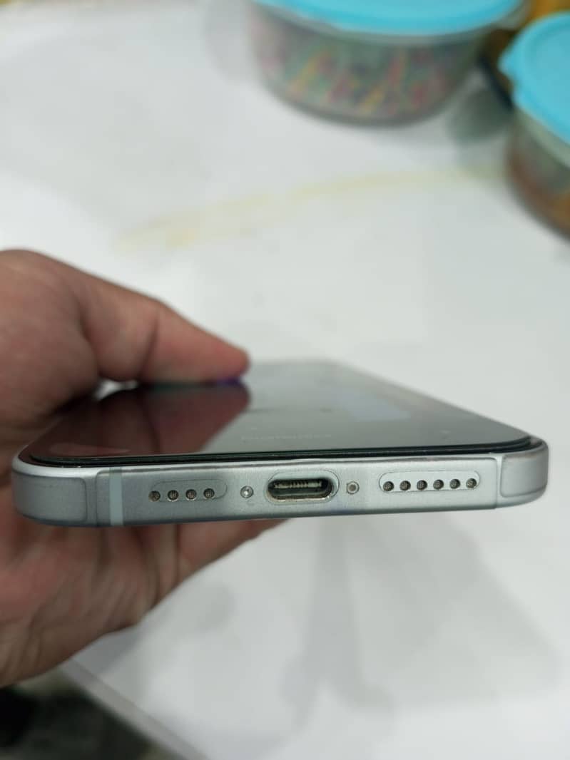 iPhone 15 plus 0