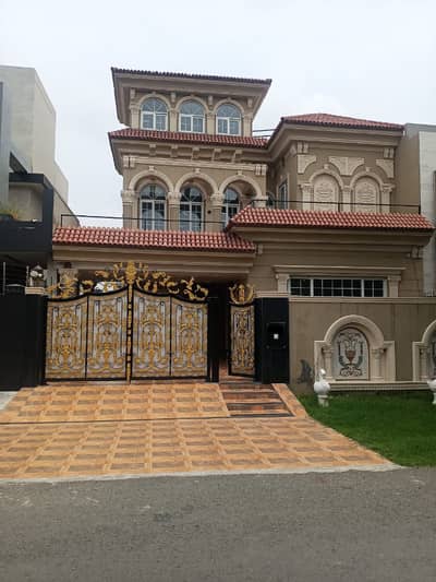 10 Marla | 4 bedrooms, all with attached baths House for Sale DHA Phase 6, Lahore