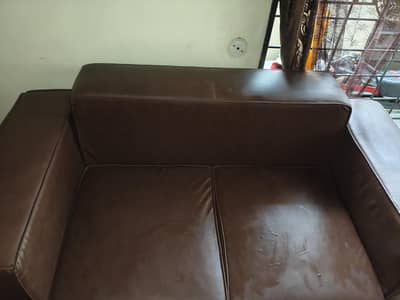 2 seater sofa 3 hai urgently sale