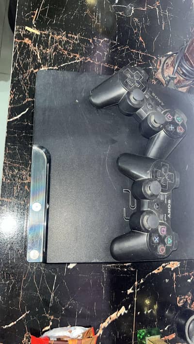 PS3 slim 320 GB  2 controllers  35+ Games