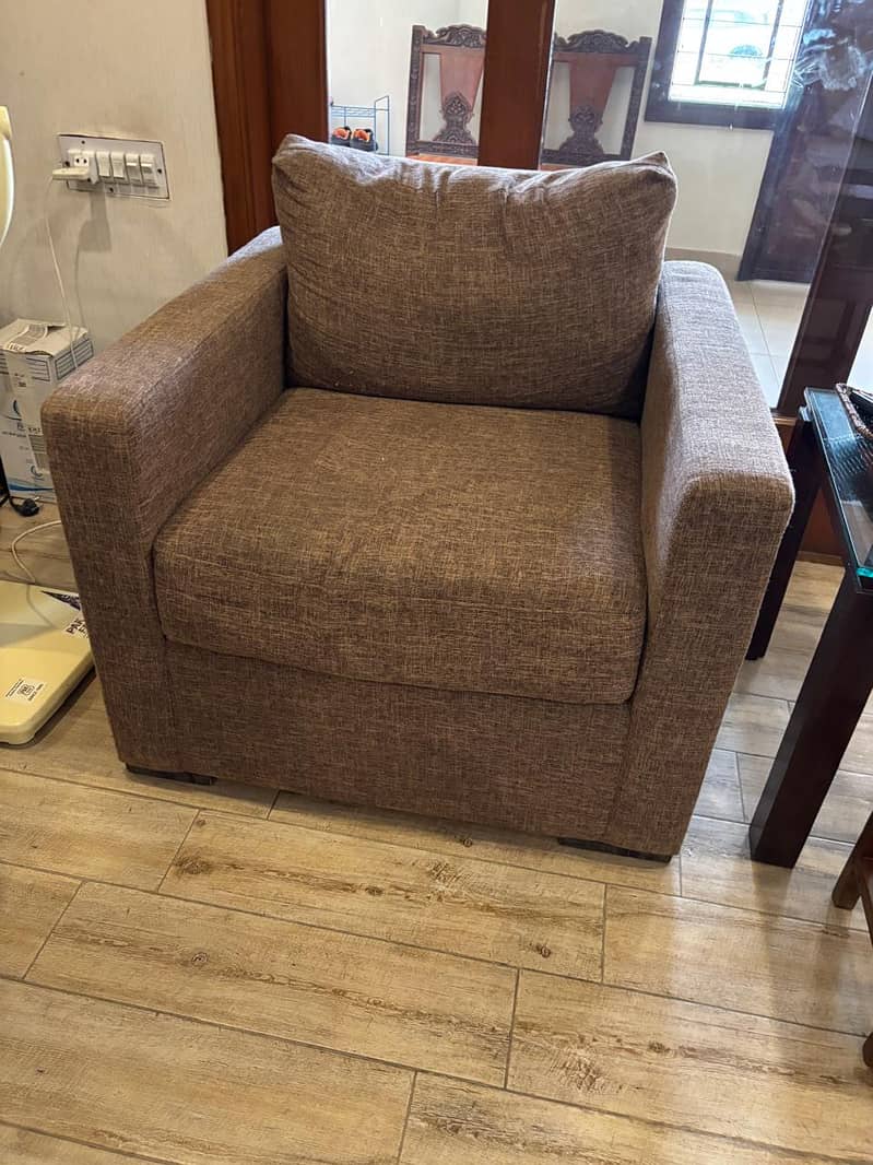 Sofa set five seaters 4