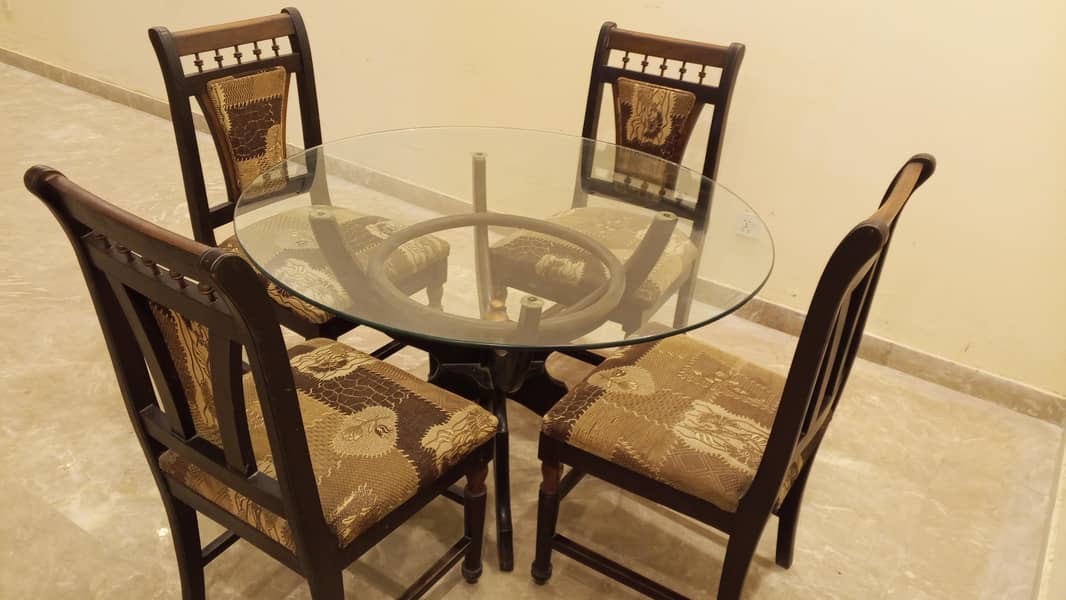 Dining Table with 4chairs 0