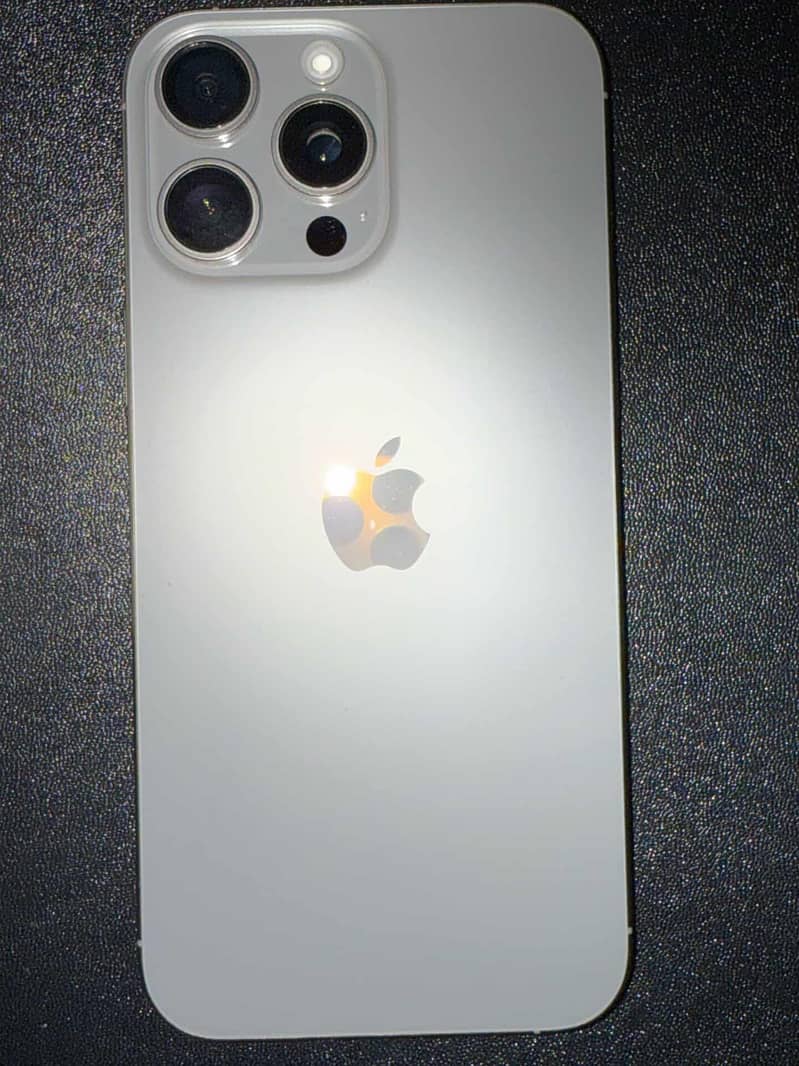 iPhone 16 pro max 3