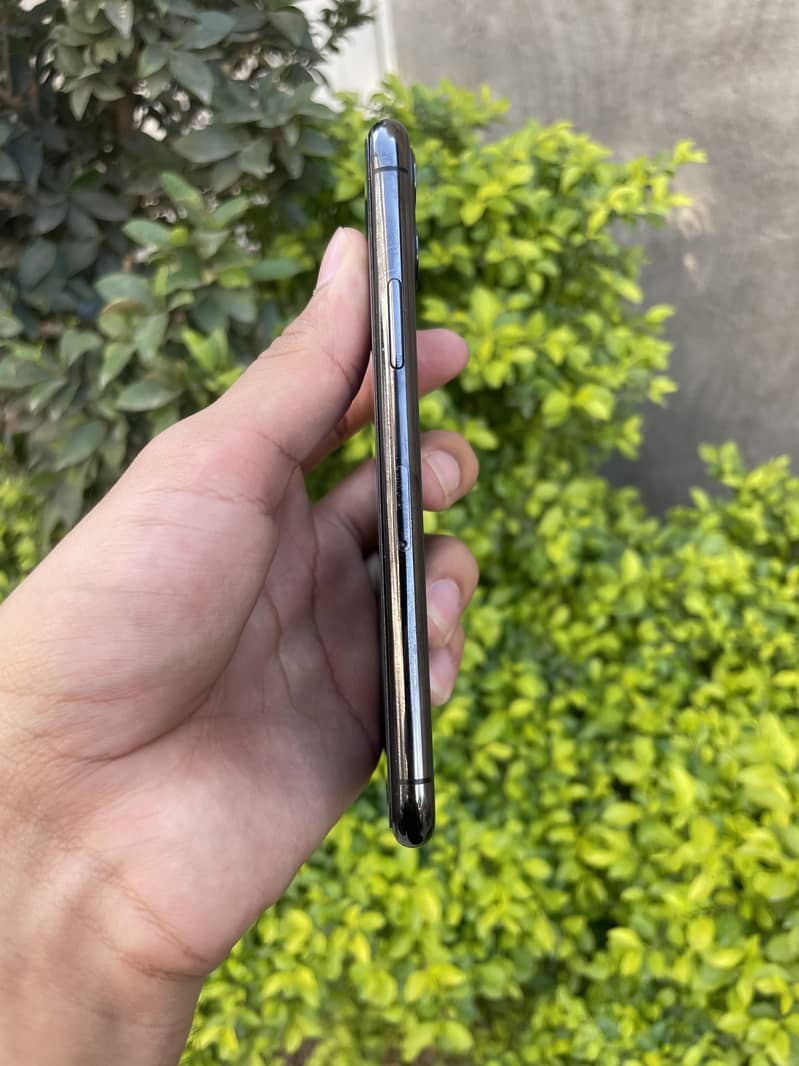 iPhone 11 Pro 3